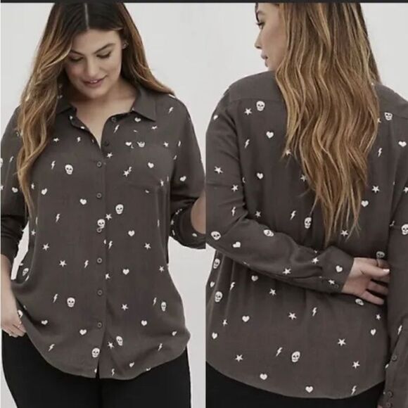 TORRID Lizzie Rayon Gray Heart Skull Star Print Long Sleeve Button Up Blouse - Picture 1 of 4